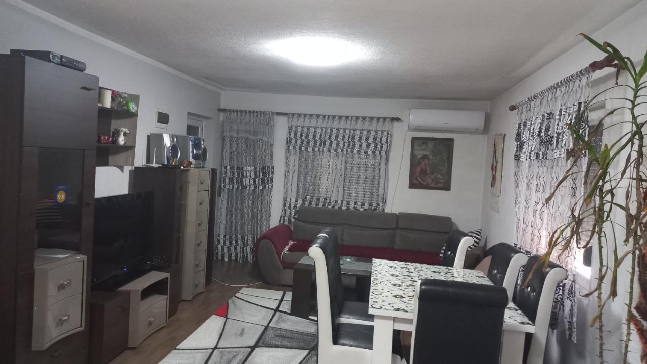Apartmani ,,Bato,, 谢尼察 外观 照片