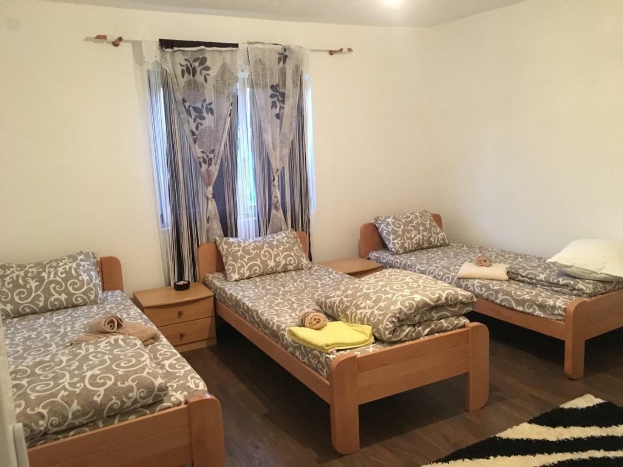 Apartmani ,,Bato,, 谢尼察 外观 照片